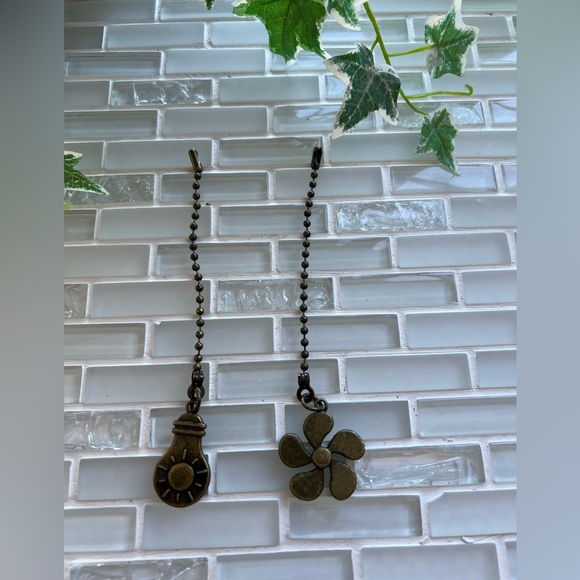 Decorative Fun Fan Light Pull Chains. One for the fan & one for the light - Picture 4 of 9